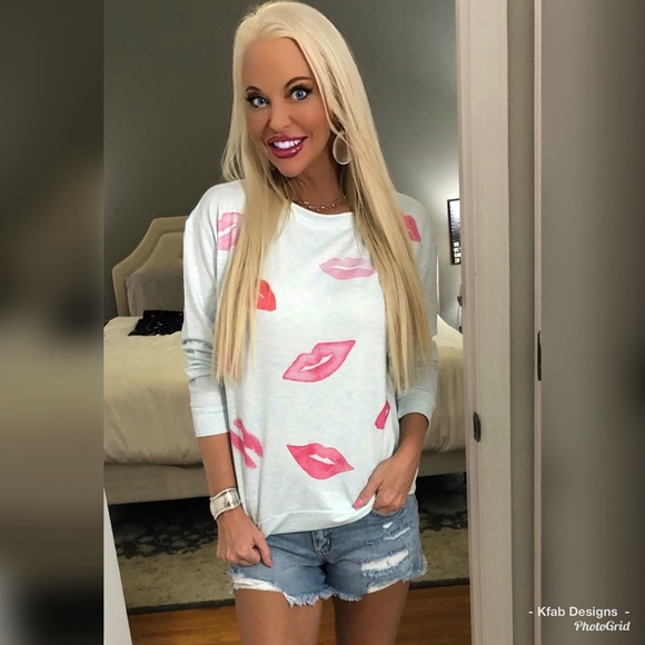 🥰LAST 1! Baby Blue KISS 💋 ME!! Top! So Cute! - Picture 4 of 6